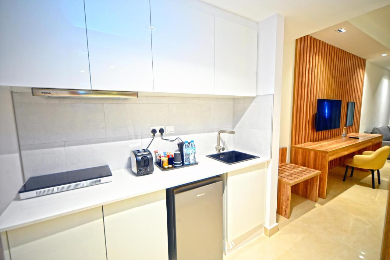 Pyramisa Hotel Apartments Dubai Bagian luar foto