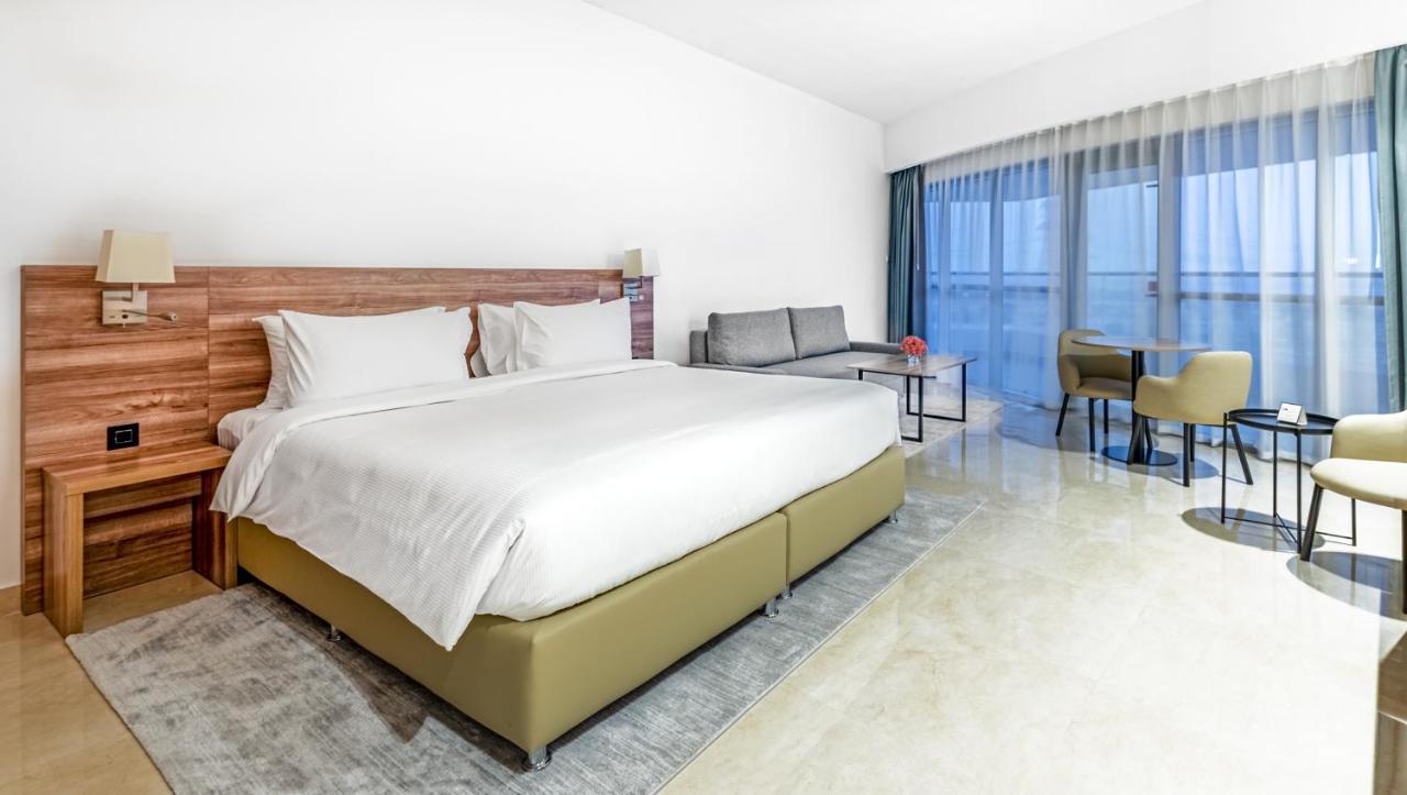 Pyramisa Hotel Apartments Dubai Bagian luar foto