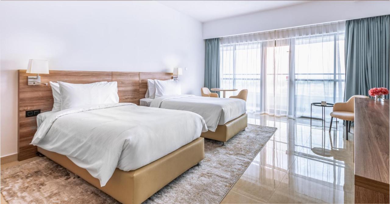 Pyramisa Hotel Apartments Dubai Bagian luar foto