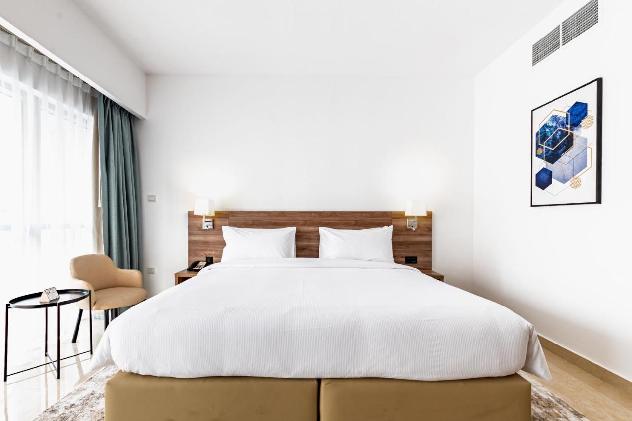 Pyramisa Hotel Apartments Dubai Bagian luar foto