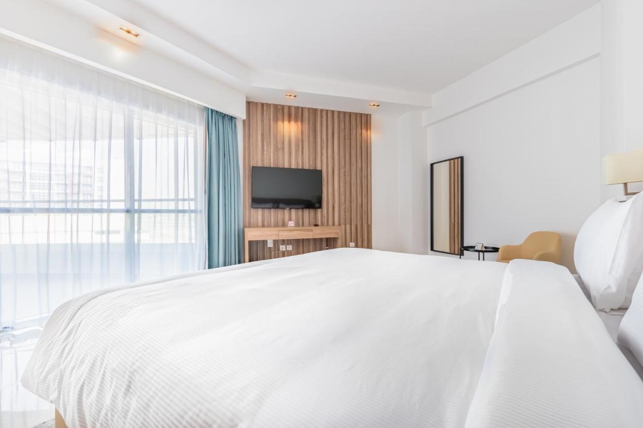 Pyramisa Hotel Apartments Dubai Bagian luar foto