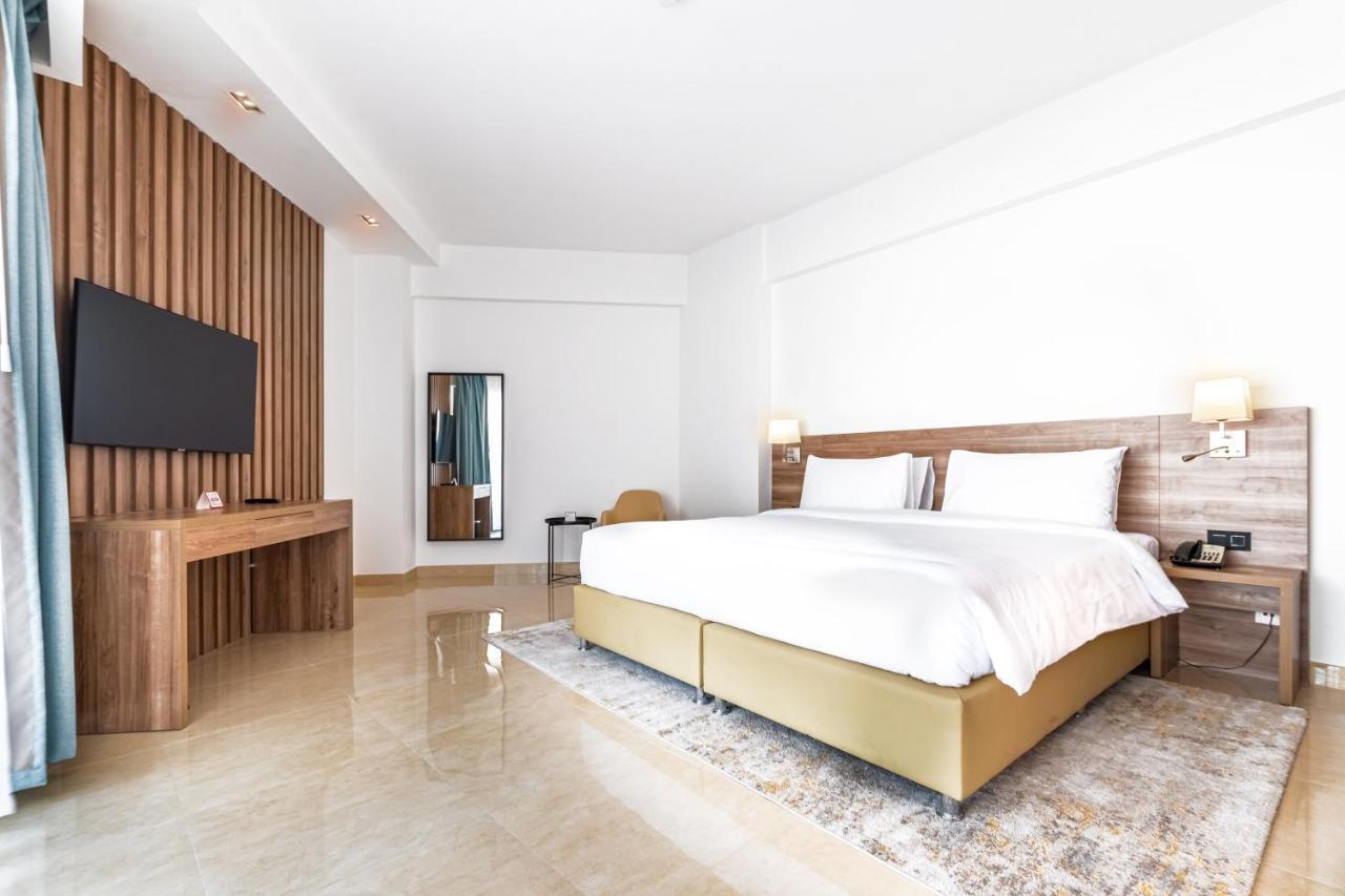 Pyramisa Hotel Apartments Dubai Bagian luar foto