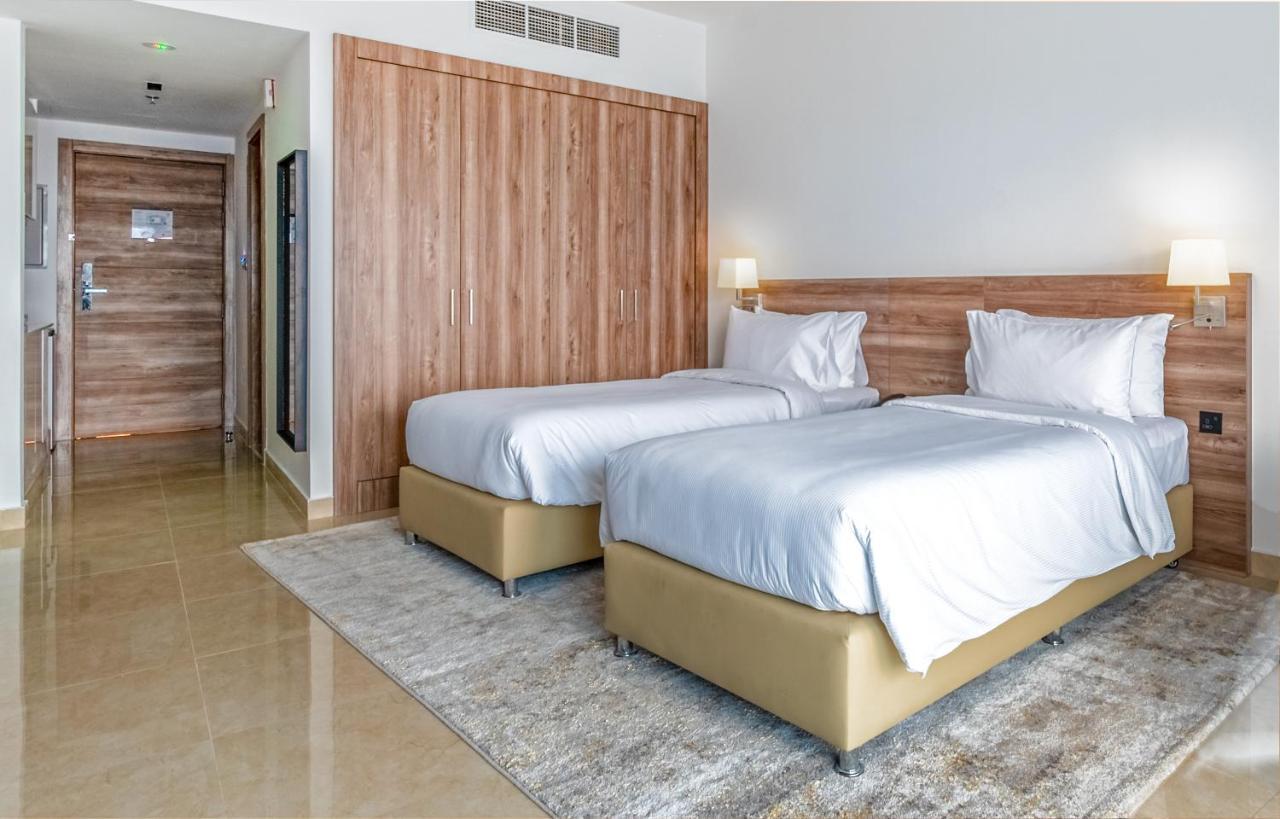 Pyramisa Hotel Apartments Dubai Bagian luar foto