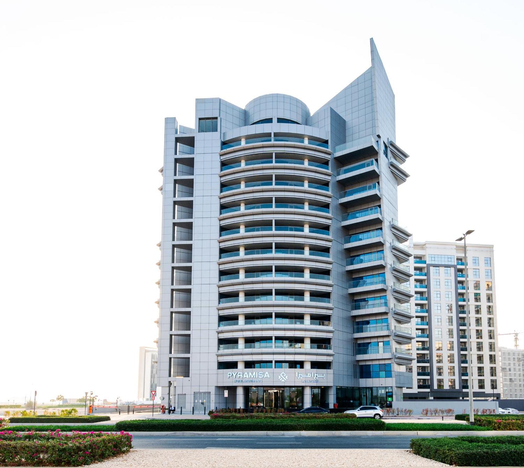 Pyramisa Hotel Apartments Dubai Bagian luar foto