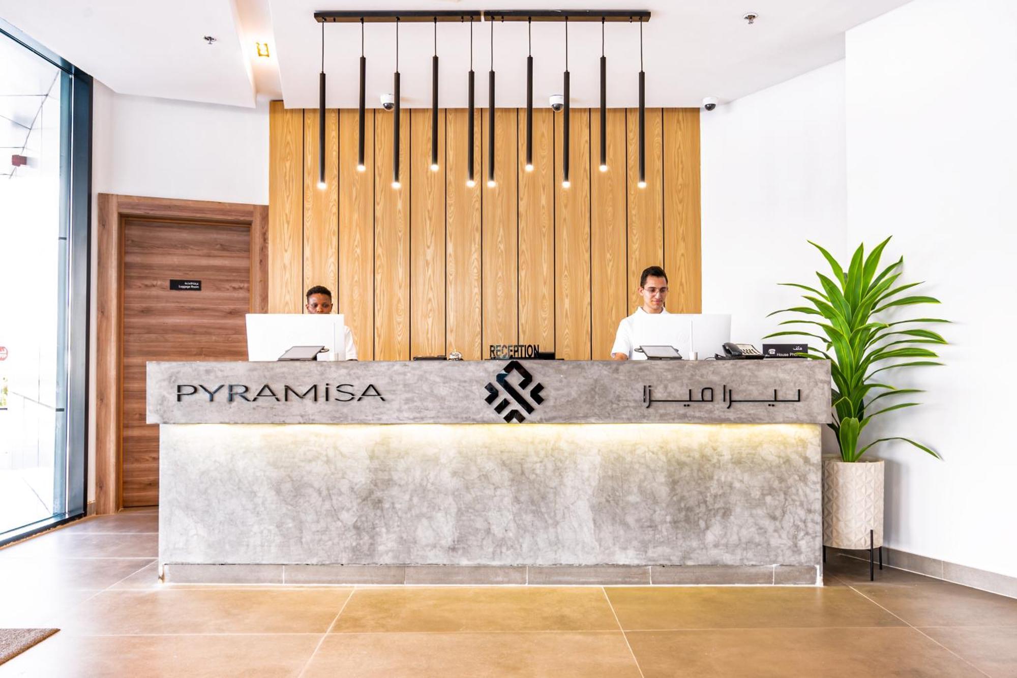 Pyramisa Hotel Apartments Dubai Bagian luar foto