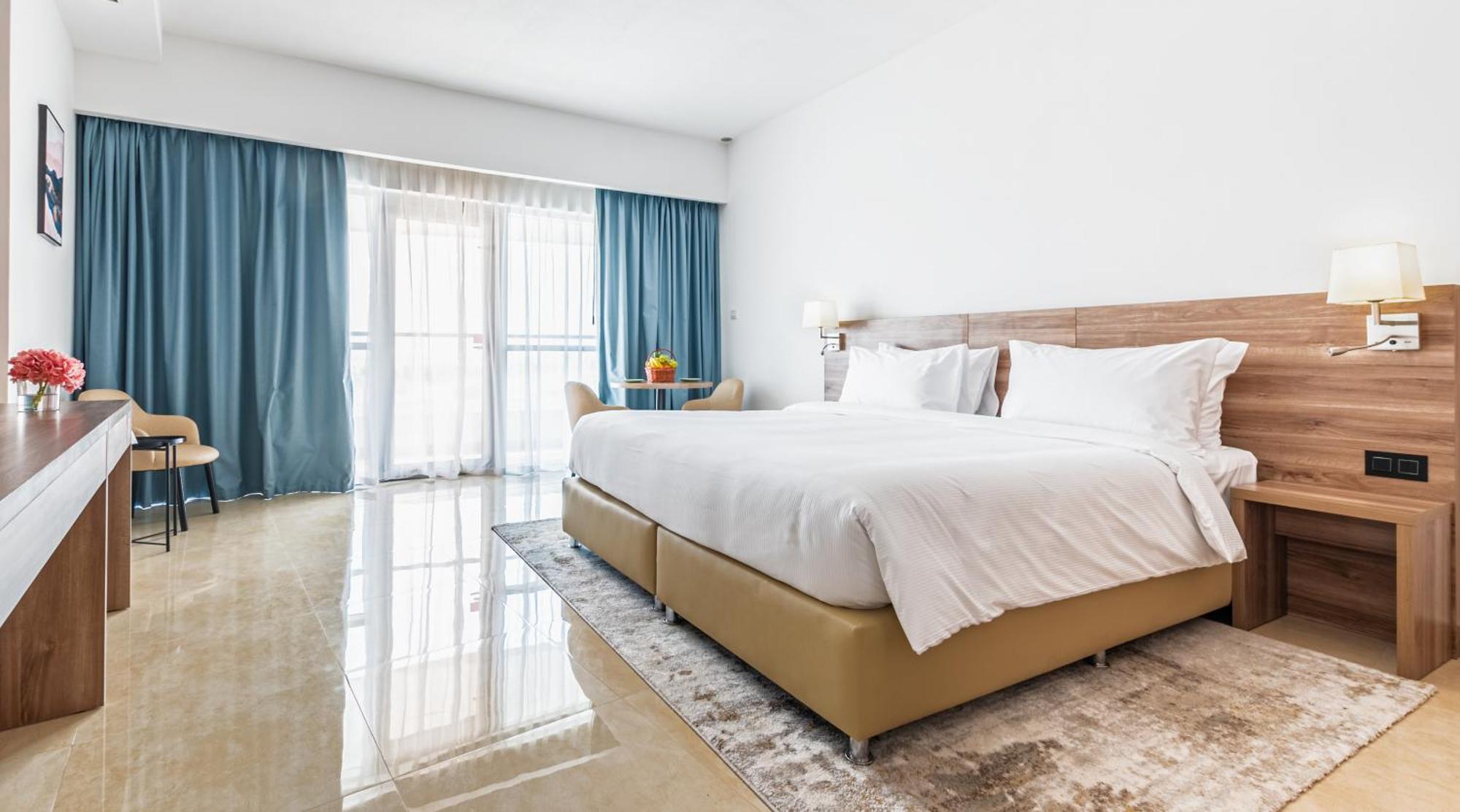 Pyramisa Hotel Apartments Dubai Bagian luar foto