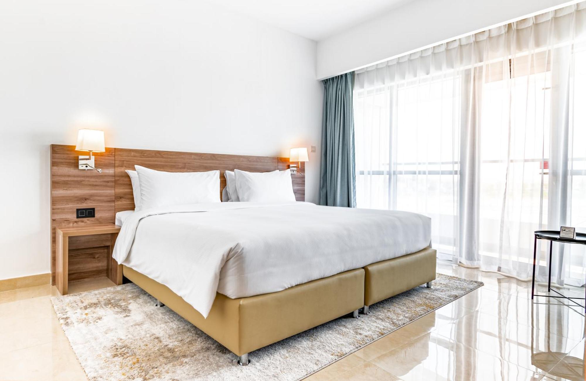 Pyramisa Hotel Apartments Dubai Bagian luar foto