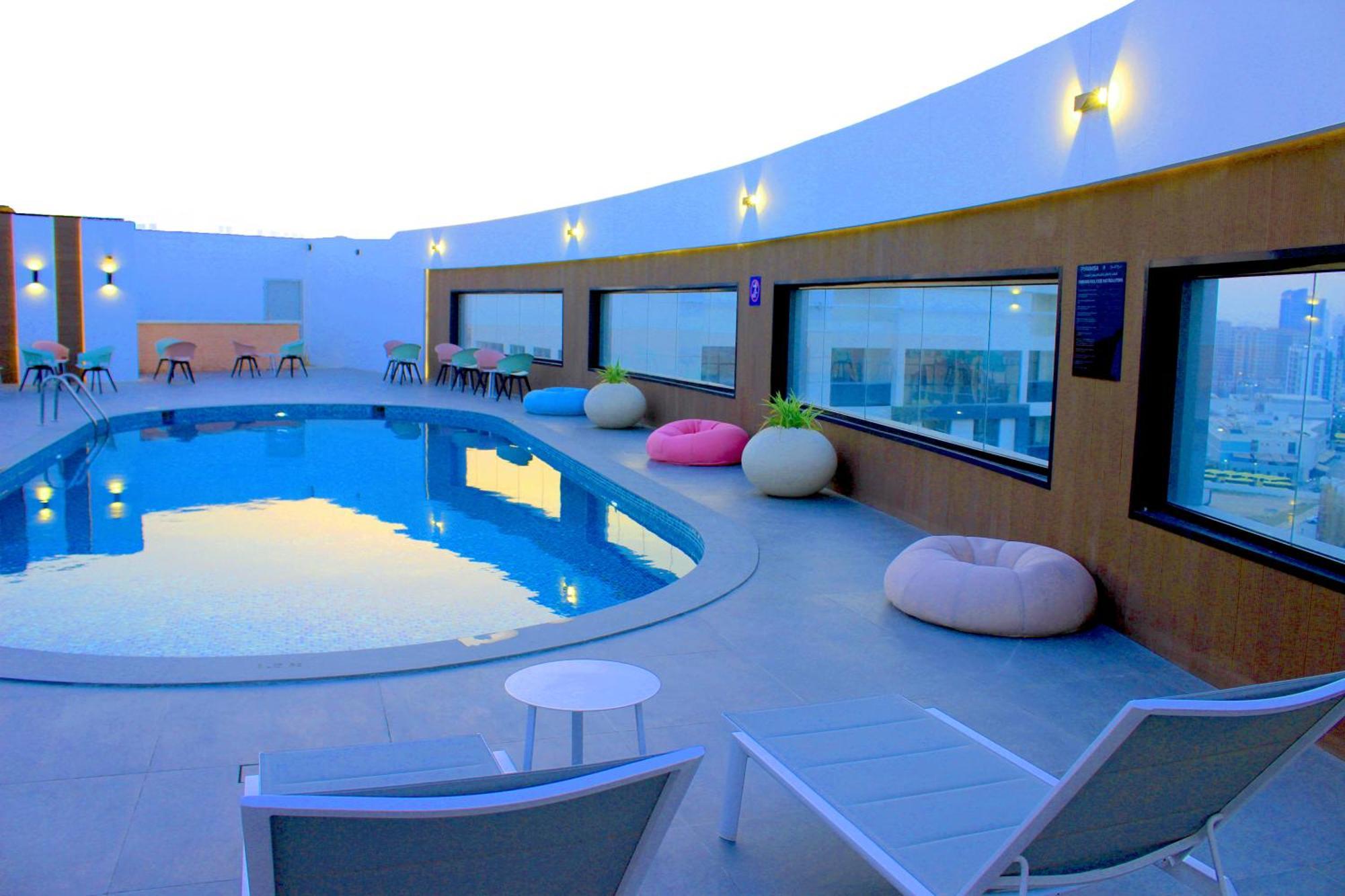 Pyramisa Hotel Apartments Dubai Bagian luar foto