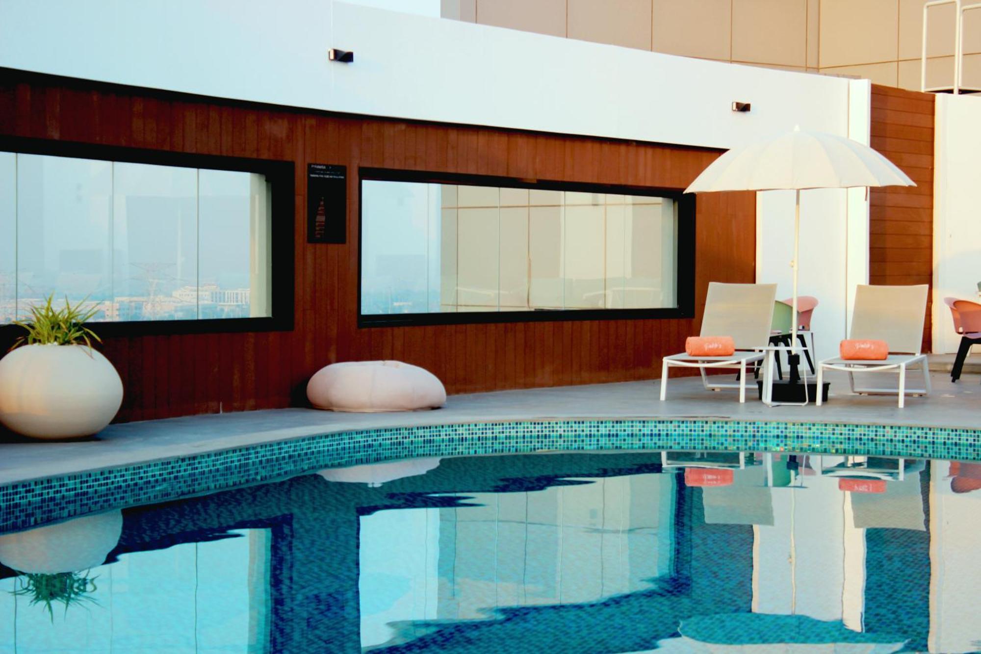 Pyramisa Hotel Apartments Dubai Bagian luar foto