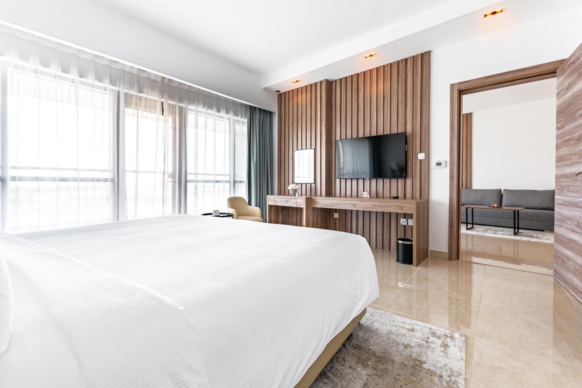 Pyramisa Hotel Apartments Dubai Bagian luar foto