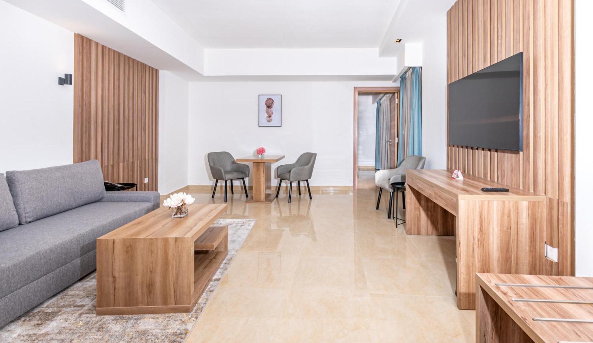 Pyramisa Hotel Apartments Dubai Bagian luar foto
